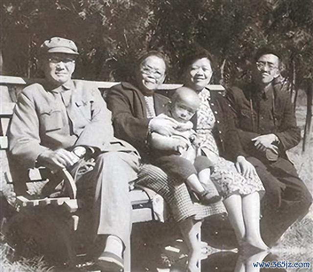1969年张治中灭一火,国务院吵了一整晚,周总理拍板作出两项决定